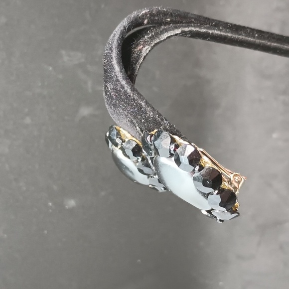 Vintage Unbranded Black Oval Rhinestone Clip On Earrings - Picture 2 of 3